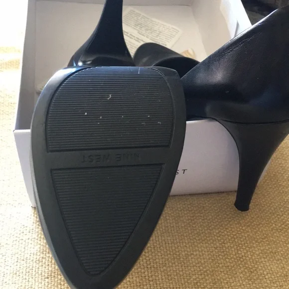 Nine West Platform Pump - Picture 3 of 8